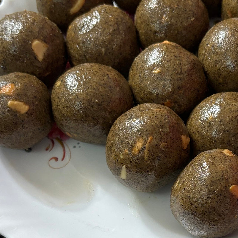 Black Urad Dal Ladoo