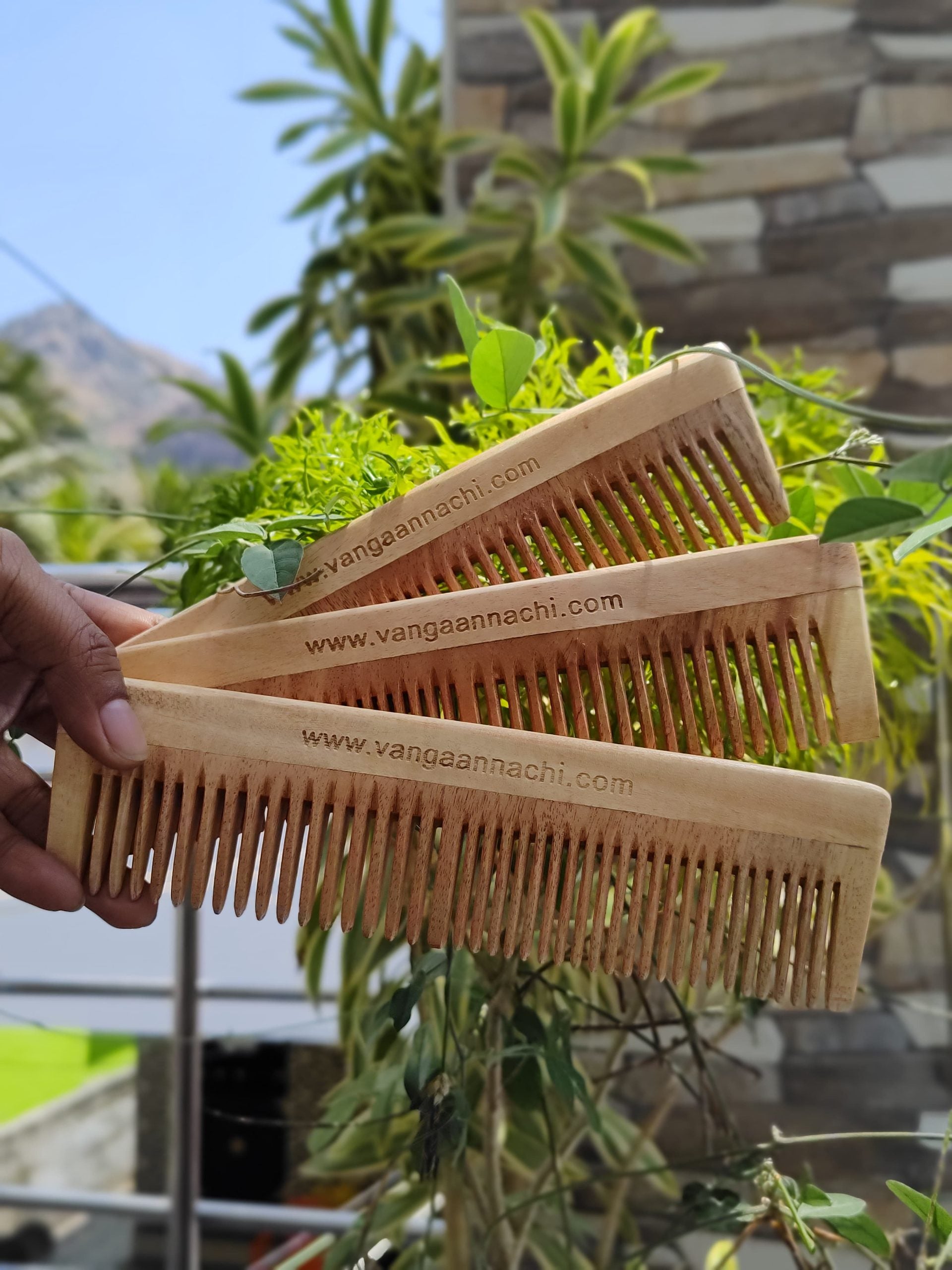 Vanga Annachi Dual Tooth Neem comb